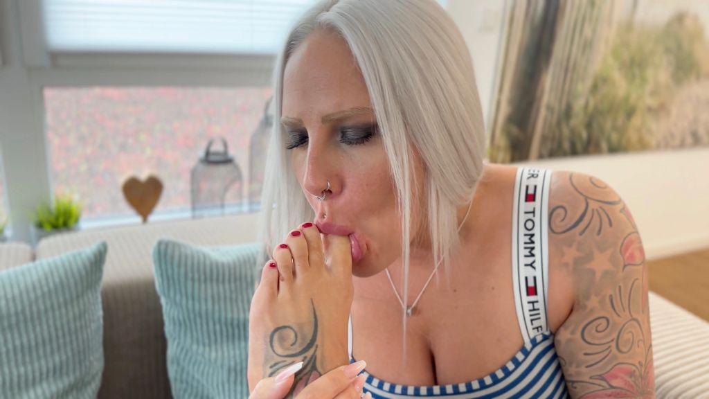 sexy foto nr. 9 von SPERMA FÜR DIE FUSSSOHLEN | Footjob, Doggy Fick, Facesitting