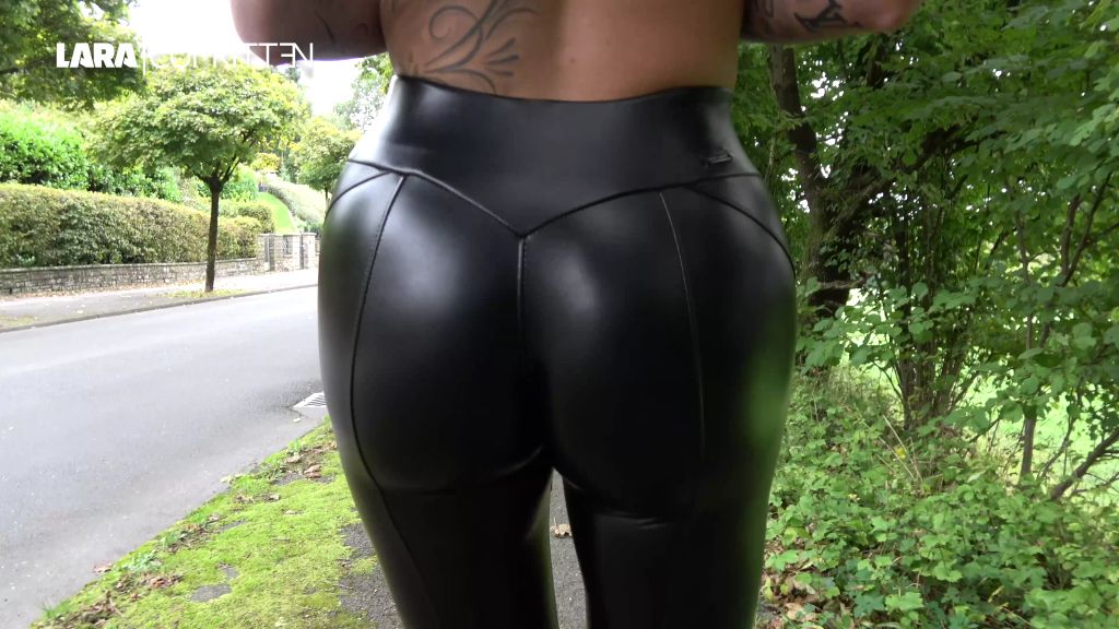 sexy foto nr. 1 von PRALLE LEGGINGS BITCH | Per Anhalter von der Strasse gefickt