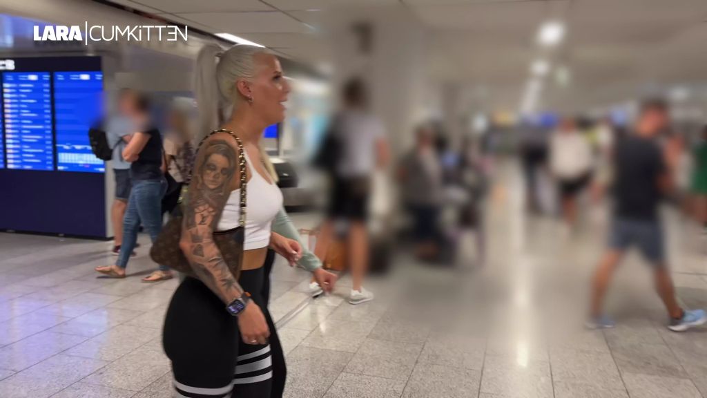 sexy foto nr. 5 von PUBLIC PISS im Airport | Wir müssen beide SOO NÖTIG...