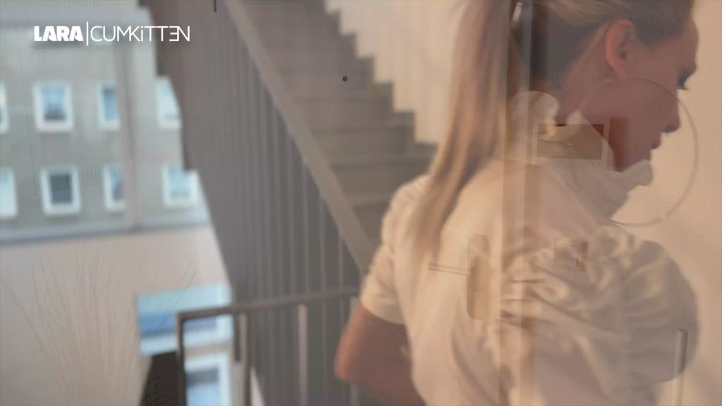 sexy foto nr. 1 von FUSSGEILE Büro Bitch | Mein geilster FOOTJOB mit XXL Cumshot