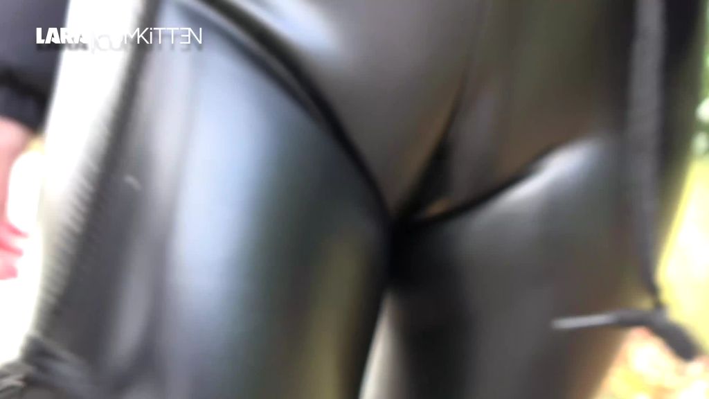 sexy foto nr. 8 von XXL LEGGINGS WALK | Spritz auf meinen prallen BUBBLE BUTT