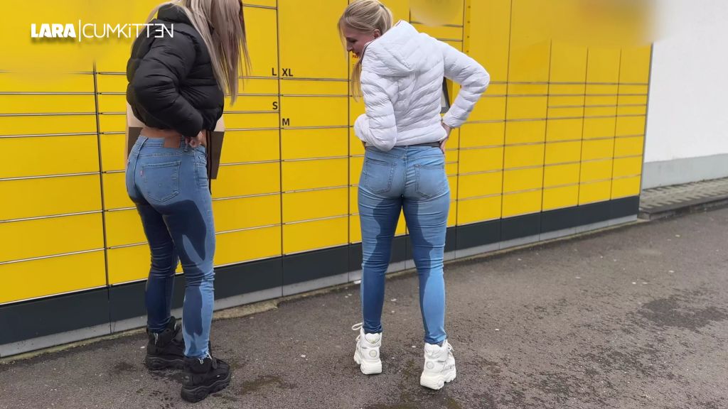 sexy foto nr. 7 von JEANS PISS GIRLS | Public eingepisst an der Paketstation