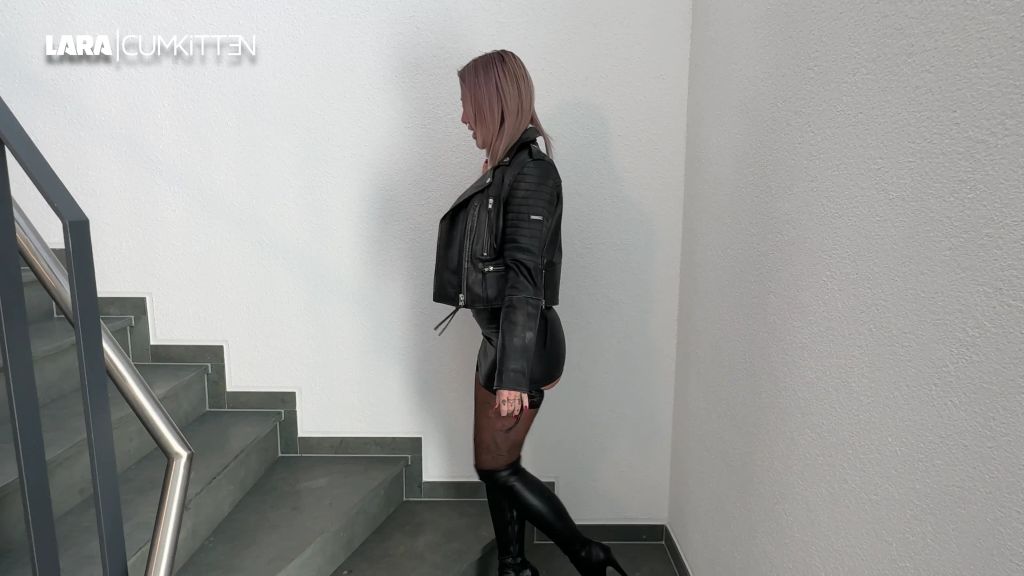 sexy foto nr. 2 von Gebucht und AO zerfickt | STIEFELHURE mit XXL FACIAL