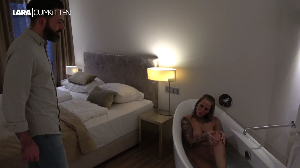 sexy foto nr. 2 von Zimmer-Service TOTAL ESKALIERT | ZERFICKT mit XXL FACIAL
