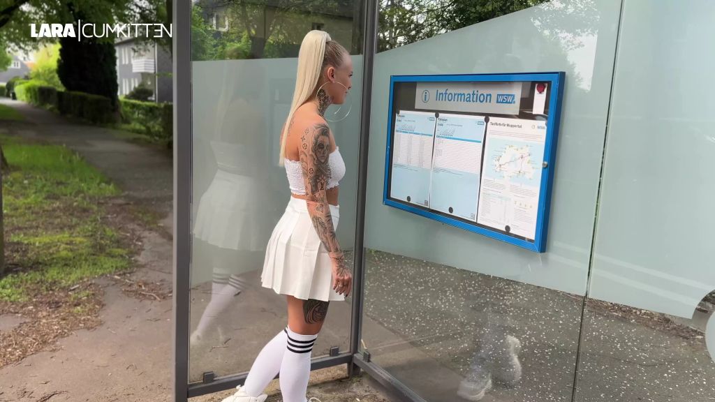 sexy foto nr. 1 von Von der Bushaltestelle abgeschleppt | FACIAL QUICKIE IM WALD