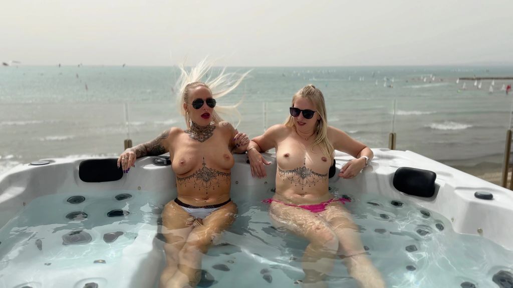 Sexy PISS Pause | Leckst du uns sauber...?