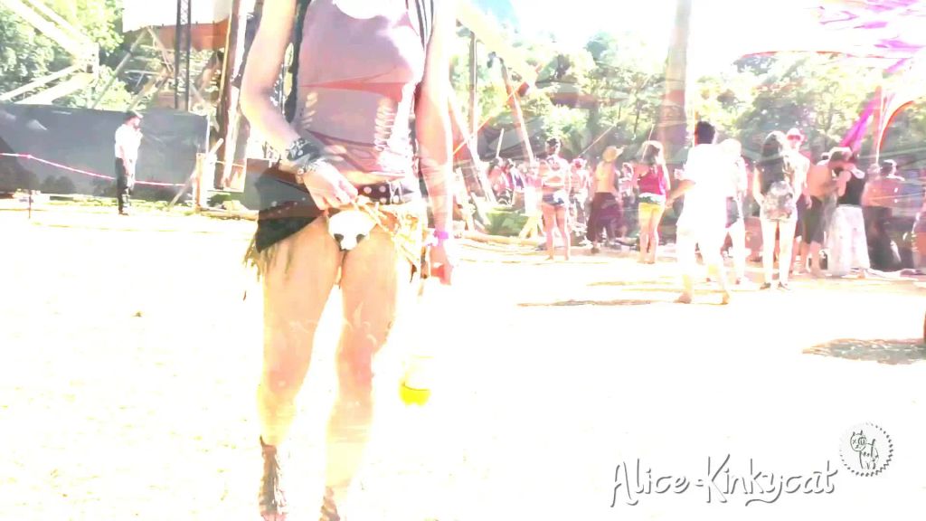 sexy foto nr. 1 von Nackt im Fluss - Festival in der Schweiz - kein Ton