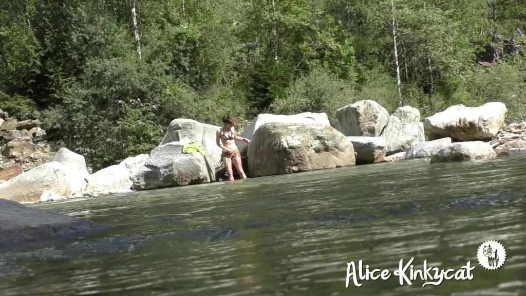 sexy foto nr. 3 von Nackt im Fluss - Festival in der Schweiz - kein Ton