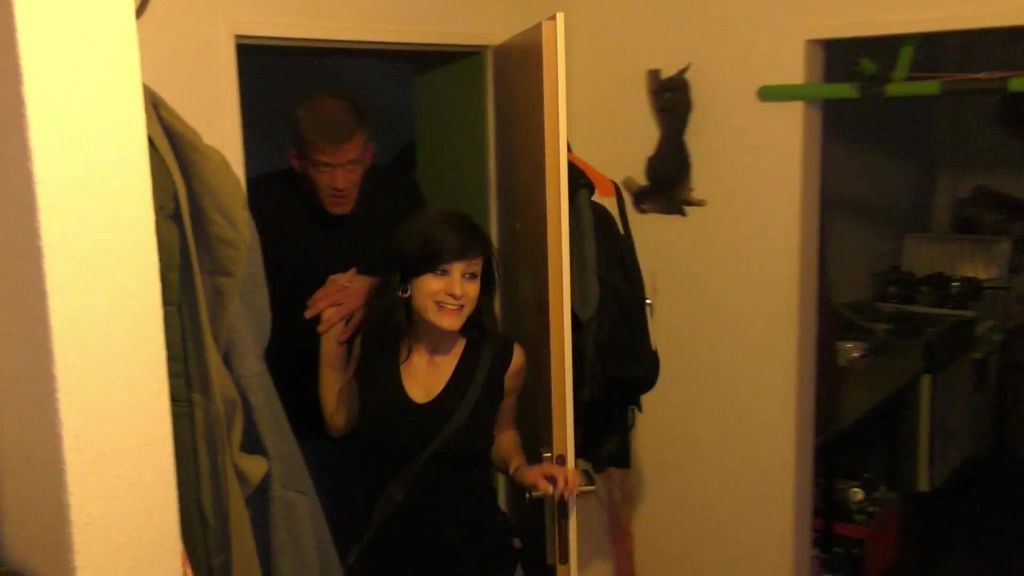 sexy foto nr. 1 von Hilf uns MrJungle hol uns hier raus 2