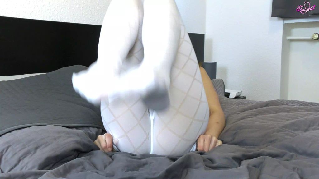 sexy foto nr. 3 von Weiße Nylonfüsschen - Wunschvideo