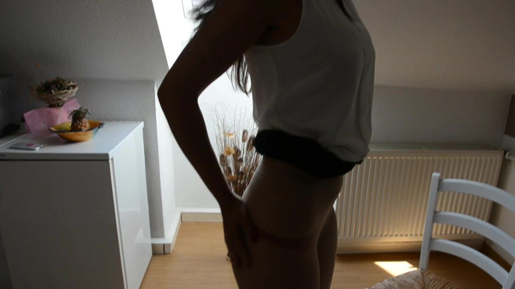 sexy foto nr. 3 von Chef, ich brauche mehr Geld!
