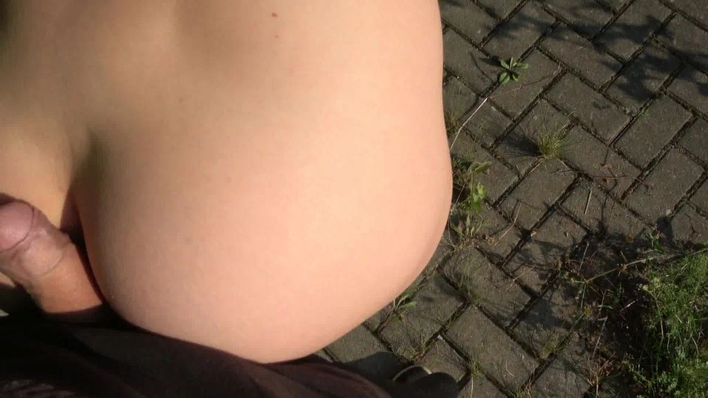 sexy foto nr. 3 von Public an der Autobahn gefickt!