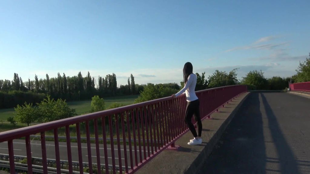 sexy foto nr. 1 von Public an der Autobahn gefickt und Fremdsperma geschluckt!