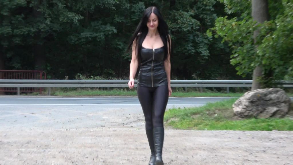 sexy foto nr. 1 von Die gebuchte Lederstiefelschlampe blank gefickt!!!