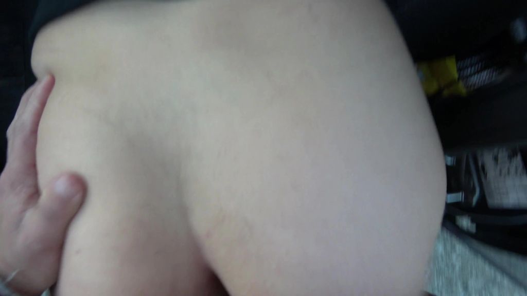 sexy foto nr. 10 von Die gebuchte Lederstiefelschlampe blank gefickt!!!