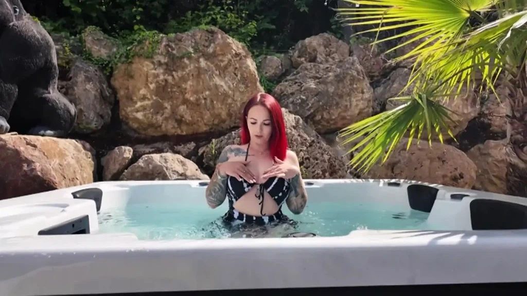 Im Whirlpool meine Pussy befriedigt !!