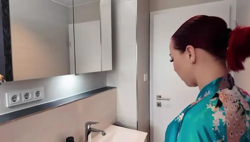 sexy foto nr. 1 von Komm mit mir unter die heiße Dusche!
