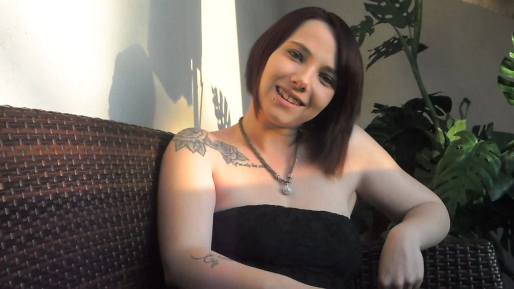 sexy foto nr. 3 von OUTDOOR RAUCHER VIDEO :P