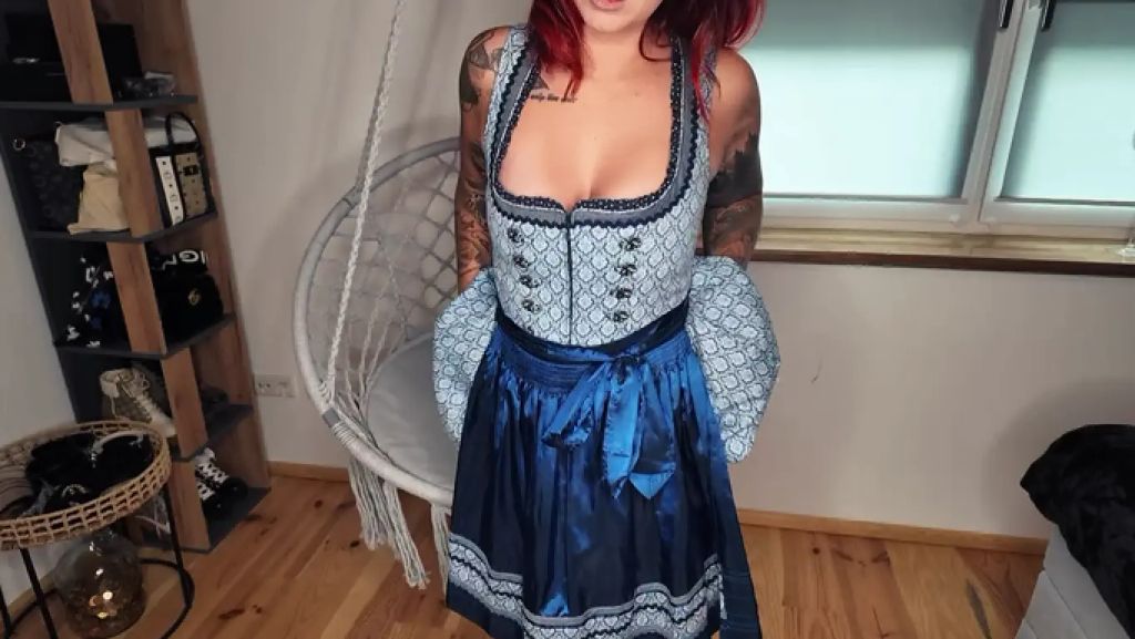 sexy foto nr. 3 von Geiles Oktoberfest !! Im Dirndl meine nasse Pussy gefingert