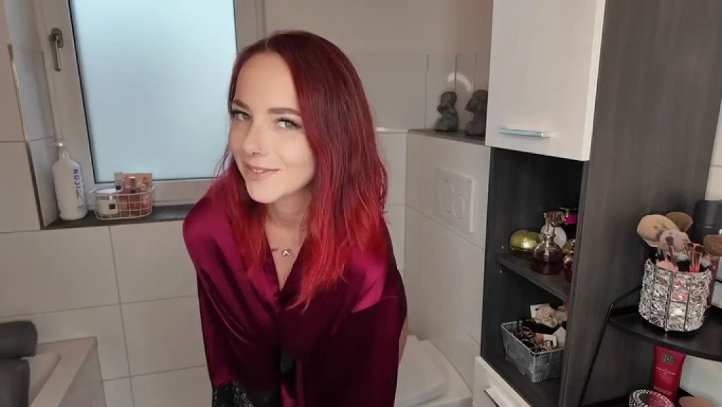 sexy foto nr. 4 von Frisch aus der Dusche wird erstmal die Pussy eingecremt !!