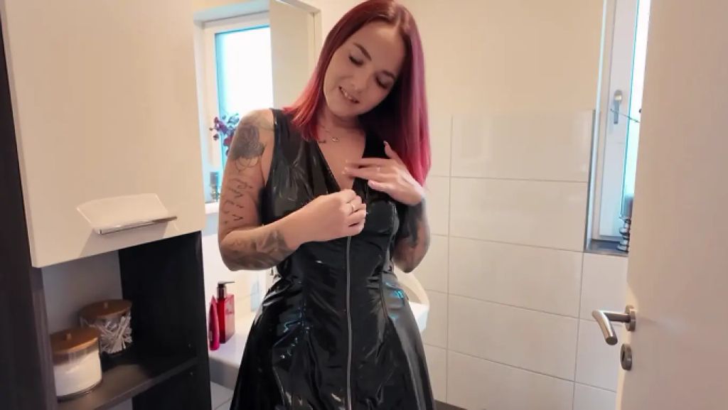 sexy foto nr. 3 von Im engen Lack Kleid meine nasse Pussy befriedigt !!