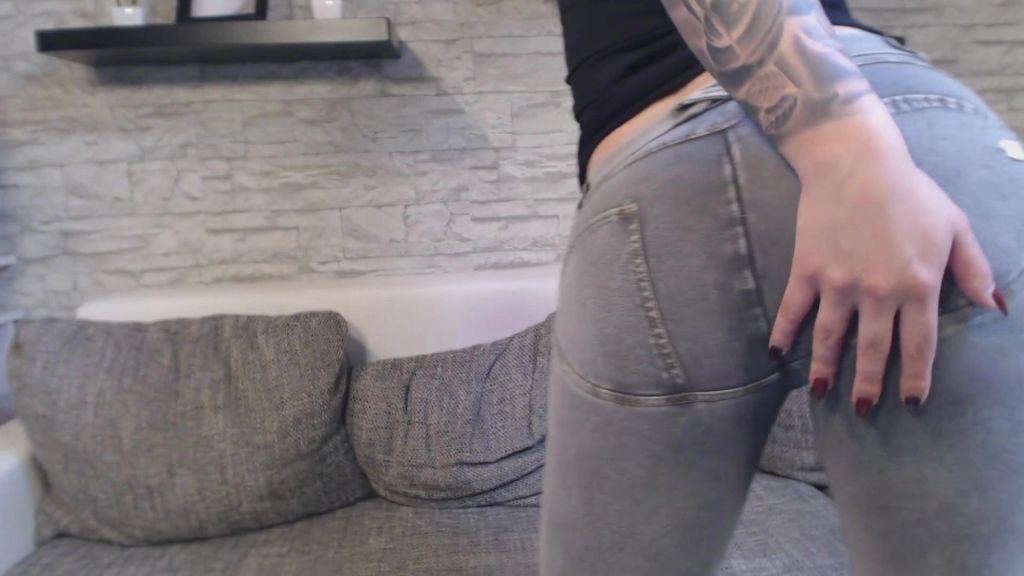 sexy foto nr. 3 von Abspritz-Countdown in enger Jeans!