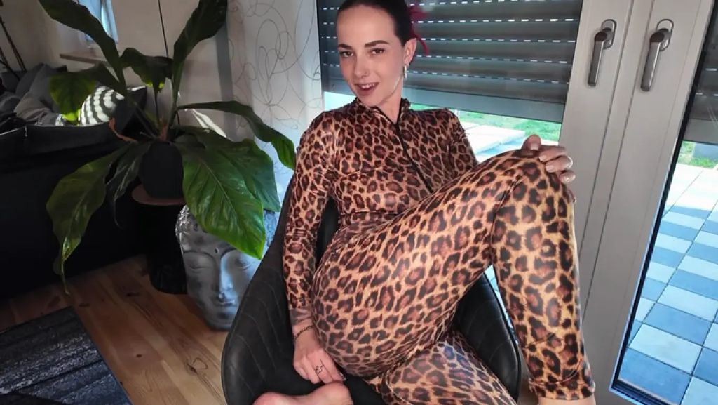 sexy foto nr. 2 von 🔥 Nackte Füße & eine feuchte, gierige Pussy