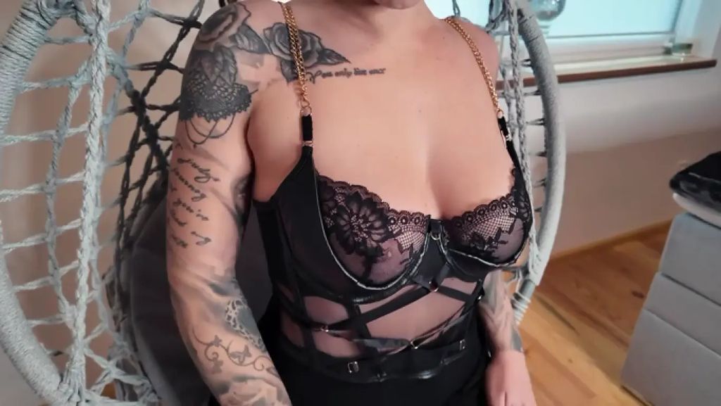 sexy foto nr. 2 von Heißer Höhepunkt in meiner Liebesschaukel! 🔥
