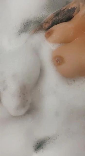 sexy foto nr. 9 von Alleine Baden ist langweilig!