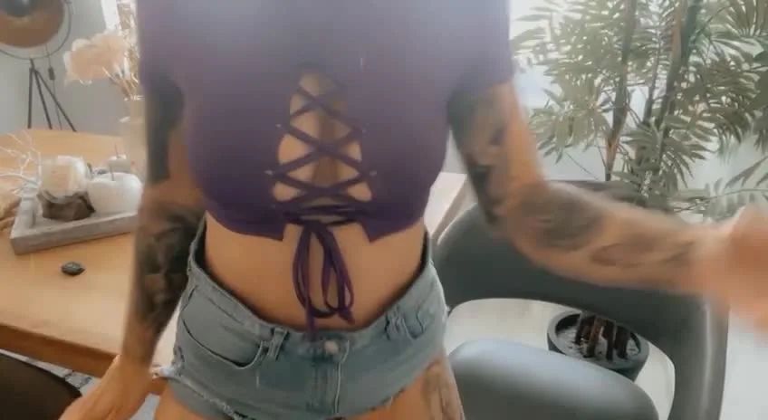 sexy foto nr. 1 von Arsch und Brüste ;) Was gefällt dir besser?