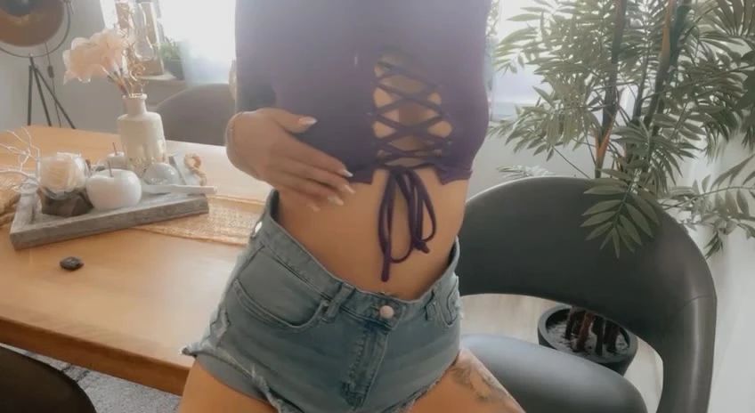sexy foto nr. 2 von Arsch und Brüste ;) Was gefällt dir besser?