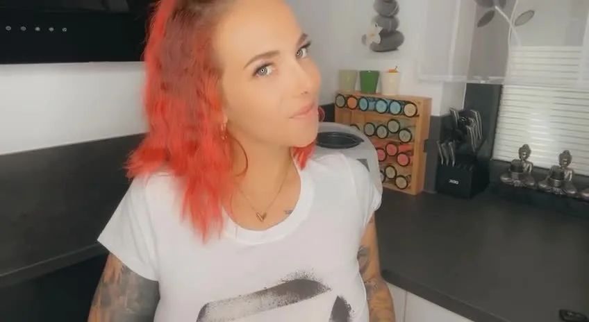 sexy foto nr. 1 von Titten in meiner Küche!