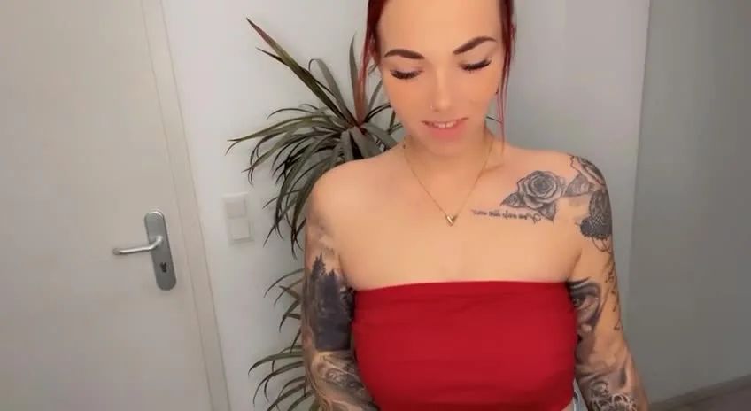 sexy foto nr. 1 von Sexy Jeans Arsch und Nippel Piercing!