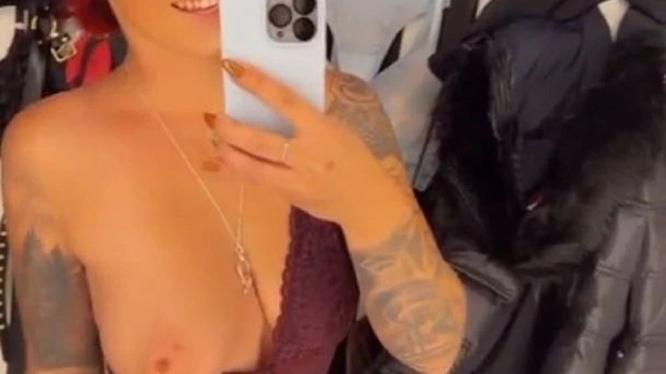 sexy foto nr. 9 von Ich nehme dich mit in die Umkleide beim Shoppen!