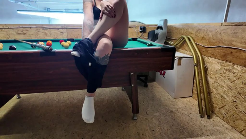 sexy foto nr. 4 von Gefingert auf dem Billardtisch