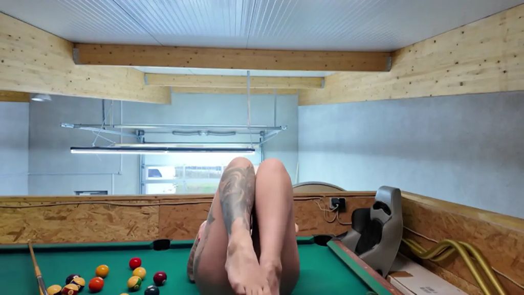 sexy foto nr. 5 von Gefingert auf dem Billardtisch