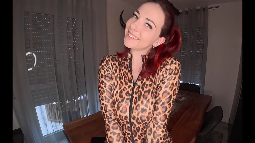 sexy foto nr. 1 von Schwarzer Latex-Catsuit und himmelhohe Lack-Heels Meine geil