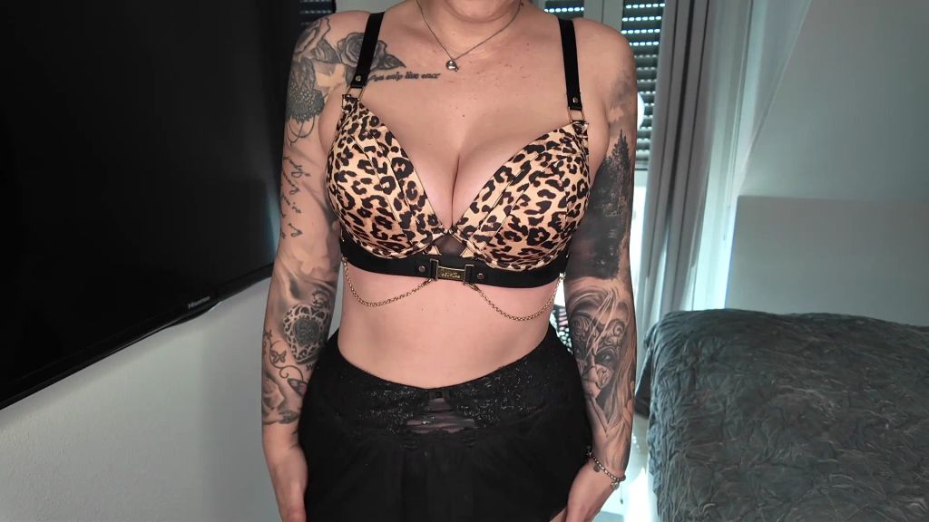 sexy foto nr. 4 von Im Leo Outfit hart meine Pussy genommen !