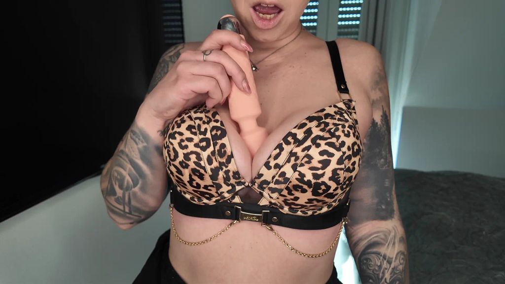 sexy foto nr. 5 von Im Leo Outfit hart meine Pussy genommen !