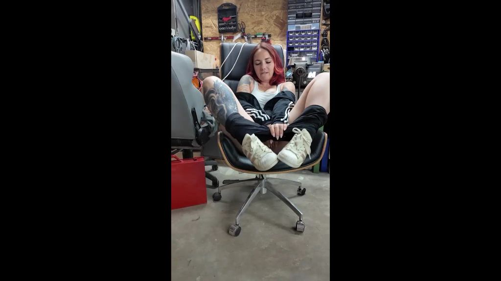 sexy foto nr. 4 von Orgasmus in der Werkstatt!