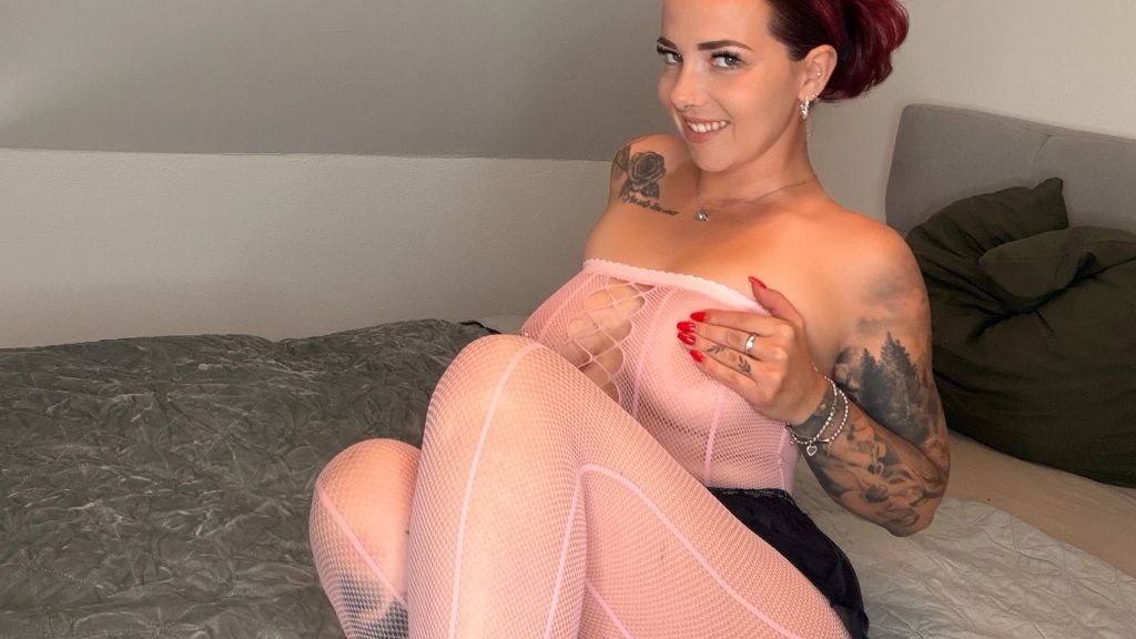sexy foto nr. 10 von Im engen schwarzen Latex-Catsuit....