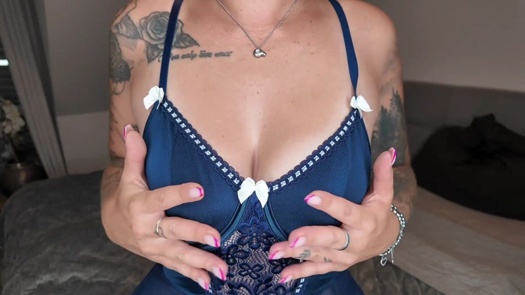 Vorschaubild 1 zum Video „Doppel Penetration!! Liebeskugeln UND Dildo in meiner Pussy“