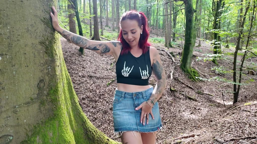 Vorschaubild 1 zum Video „Heiße Outdoor Action im Wald ?“