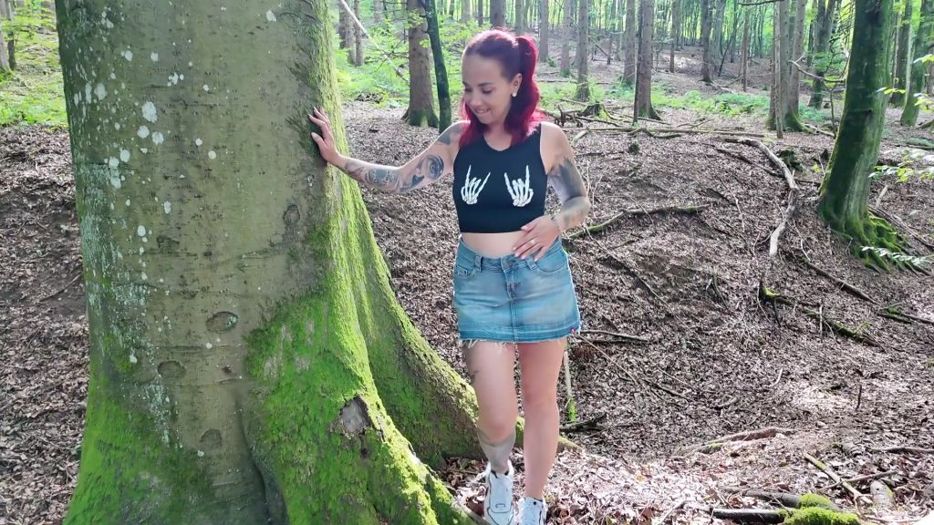 Vorschaubild 3 zum Video „Heiße Outdoor Action im Wald ?“