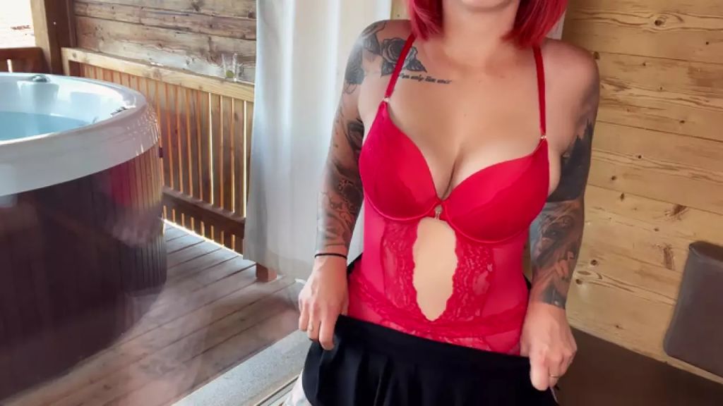 sexy foto nr. 2 von Ich glaube mein Nachbar fand meine nackten Titten gut !!