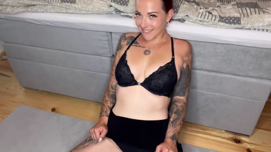sexy foto nr. 2 von Knapper Rock und nackte Titten !!