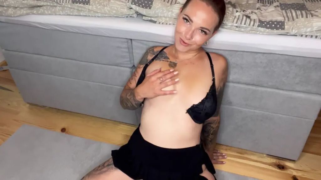 sexy foto nr. 6 von Knapper Rock und nackte Titten !!