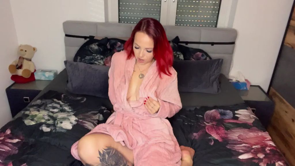 sexy foto nr. 1 von Nackte Pussy unter meinem Bademantel
