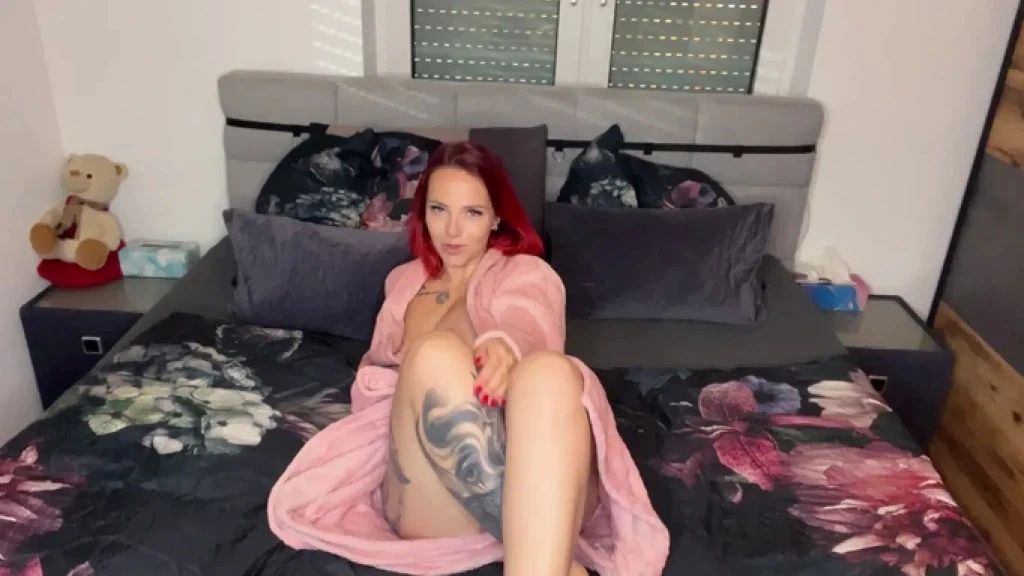 Nackte Pussy unter meinem Bademantel