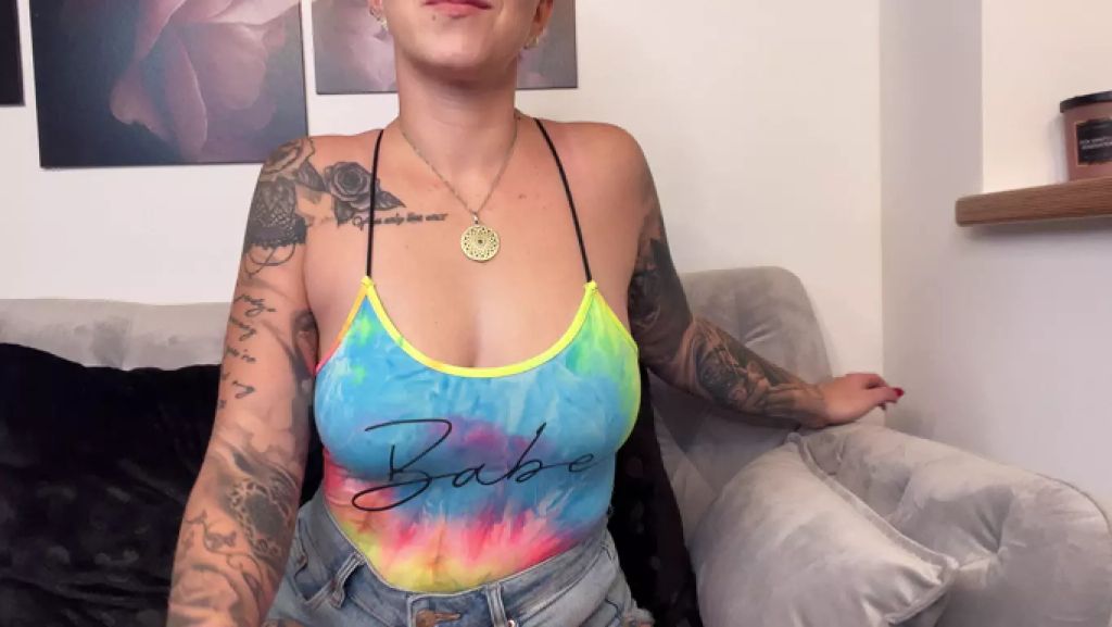 sexy foto nr. 2 von Pralle Tittchen ausgepackt!